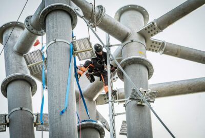 Blick von unten auf die Spitze des Pylon