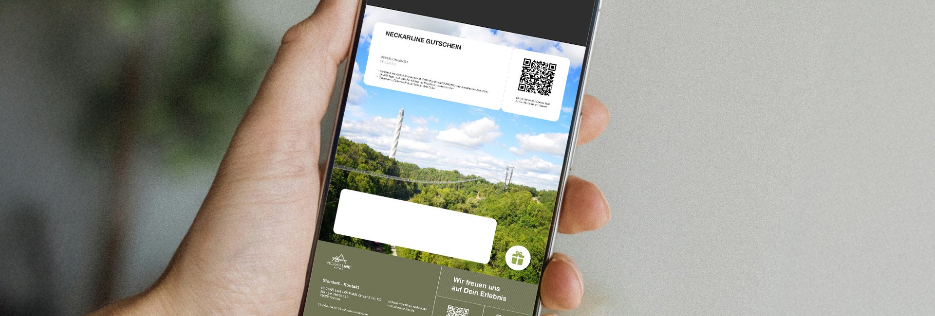 Ansicht auf ein iPhone Bildschirm in einer männlichen Hand mit Bild von der NECKARLINE